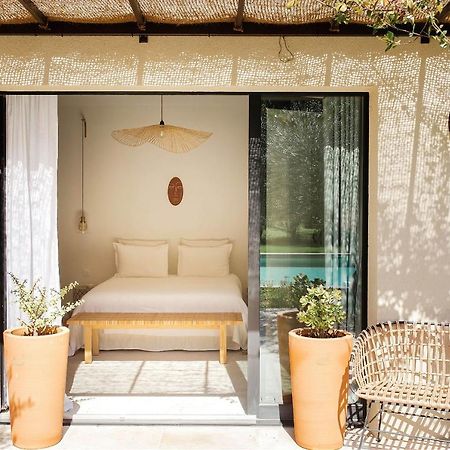 Hotel La Roussatino à Saint-Étienne-du-Grès Extérieur photo