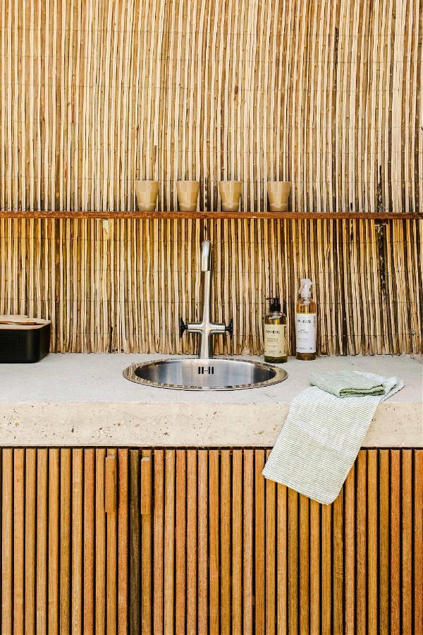 Hotel La Roussatino à Saint-Étienne-du-Grès Extérieur photo