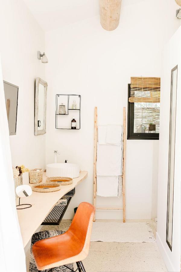 Hotel La Roussatino à Saint-Étienne-du-Grès Extérieur photo