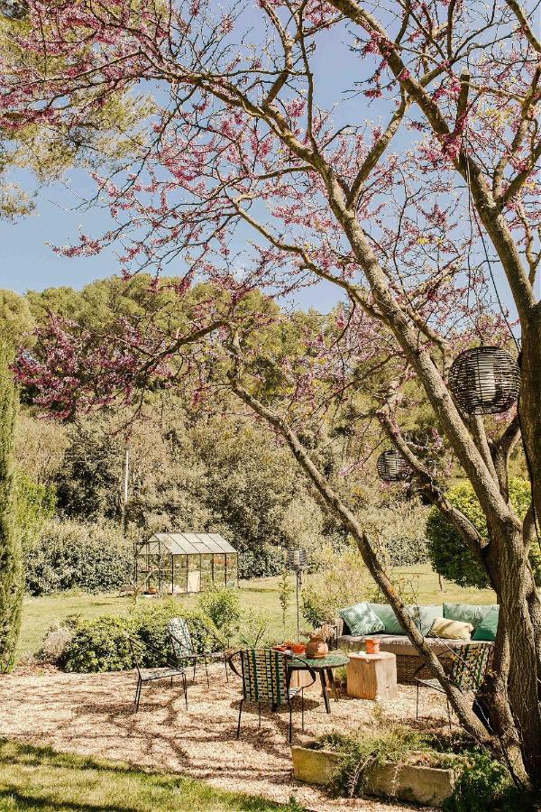 Hotel La Roussatino à Saint-Étienne-du-Grès Extérieur photo